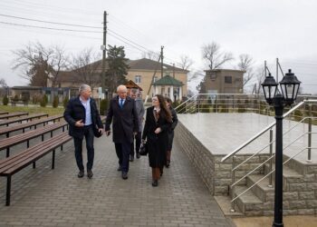 Alexandru Munteanu a vizitat satul Crocmaz: „Curajul oamenilor de a merge înainte este de apreciat. Ei știu că viitorul R. Moldova este în marea familie a UE”