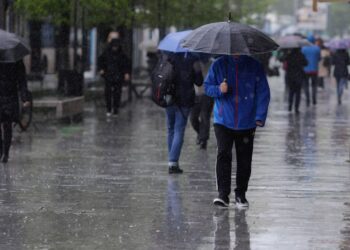 METEO // Lapoviță slabă în mai multe localități. Câte grade vor fi astăzi