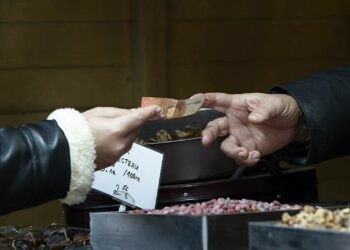 Record de scumpiri în Bulgaria după trecerea la euro. Pâinea și produsele de bază aproape s-au dublat în doar 48 de ore