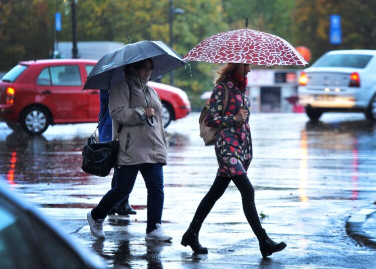 METEO // Lapoviță slabă în nordul și centrul țării. Câte grade vor fi astăzi