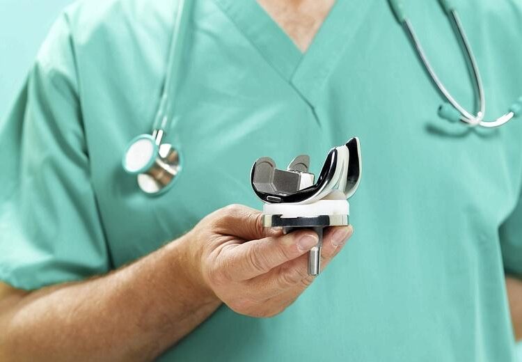 Aproape 10 mii de pacienți, în rând pentru proteze gratuite. Timp mediu de așteptare – un an