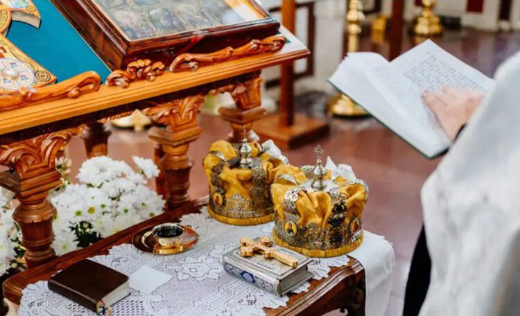 Creștinii ortodocși sărbătoresc pe stil vechi Soborul Născătoarei de Dumnezeu. Tradiții și obiceiuri