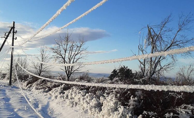 Peste 20 de mii de consumatori din nordul țării au rămas fără energie electrică din cauza vremii