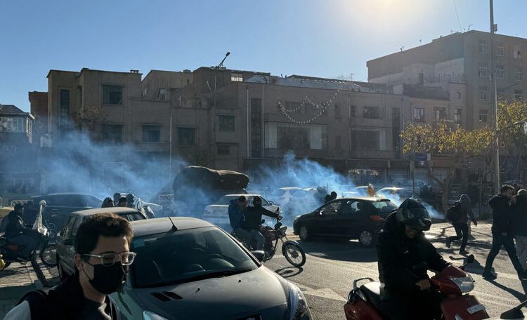 Protestele violente în Iran au făcut primii morți în rândul civililor