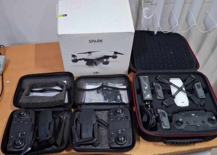 Drone nedeclarate, ridicate de vameși la postul Costești din raionul Rîșcani