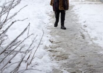 „Ziua de lucru și orele de studii vor începe de la ora 9”. Măsuri dispuse la nivel național în contextul condițiilor meteo dificile