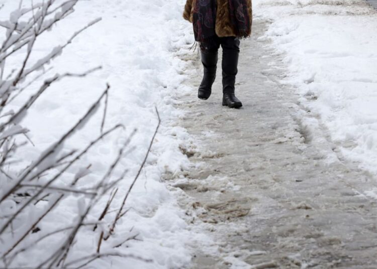 „Ziua de lucru și orele de studii vor începe de la ora 9”. Măsuri dispuse la nivel național în contextul condițiilor meteo dificile