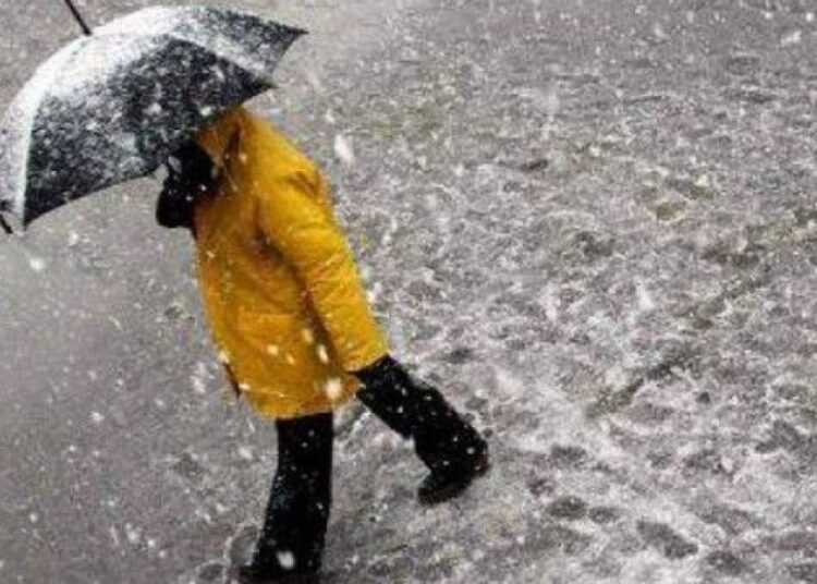 METEO // Lapoviță, ploi și cer noros. Cum va fi vremea astăzi