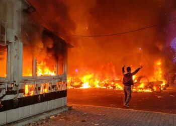 „Străzile sunt pline de sânge”. Mii de arestări, sute de morți și imagini șocante din Teheran. Trump amenință cu intervenția armată