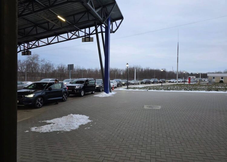 Trafic intens la frontieră: aproape 70 de mii de traversări în doar 24 de ore
