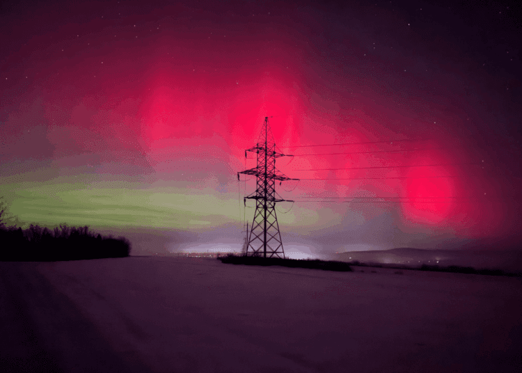 FOTO // Aurora boreală surprinsă în raionul Sîngerei. Imagini spectaculoase în satele Rădoaia și Sîngereii Noi