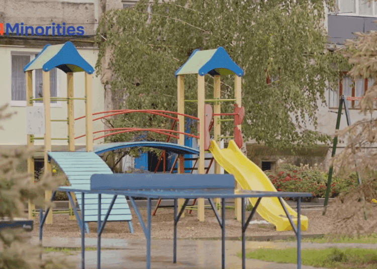 VIDEO // O curte de bloc din orașul Otaci, transformată într-un spațiu modern și sigur pentru locuitori