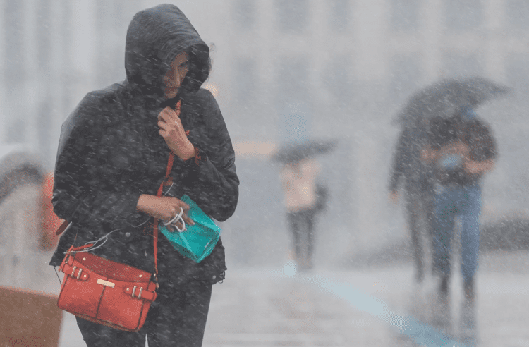 Alertă de vreme rea în țară. Se așteaptă lapoviță și polei, iar pe drumuri se va forma ghețuș