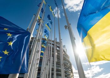 Parlamentul European va accelera acordarea unui împrumut de sprijin pentru Ucraina