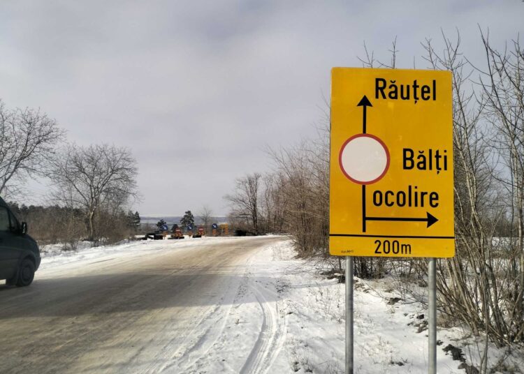 FOTO // Atenție, trafic redirecționat! Podul de lângă satul Răuțel a intrat în reparație capitală
