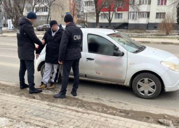 Un instructor auto din Bălți ar fi cerut 900 de euro pentru „ajutor” la examenul pentru permis