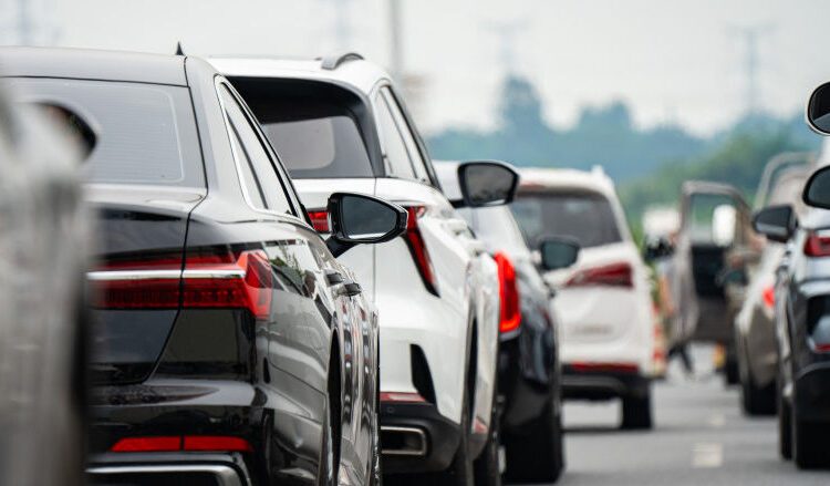 Republica Moldova implicată într-o schemă de import ilegal de mașini în Rusia, anchetă OLAF