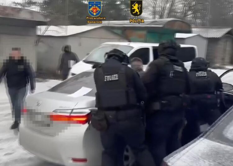 VIDEO // Un tânăr de 25 de ani a fost reținut la Bălți pentru crearea unei organizații criminale formată din deținuți