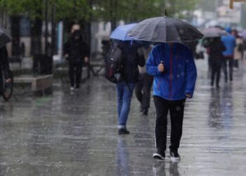 METEO // Lapoviță slabă în nordul țării. Câte grade vor fi astăzi