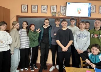 FOTO // Tinerii din Hăsnășenii Noi, raionul Drochia, încurajați să se implice activ în procesul decizional