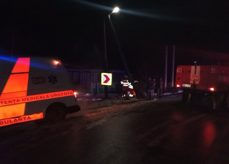 FOTO // Intervenții multiple ale salvatorilor în nordul țării din cauza poleiului și ghețușului