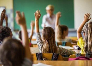 Școli reorganizate, clase de suport și indemnizații pentru tineri profesori: ce prevede noul Cod al educației