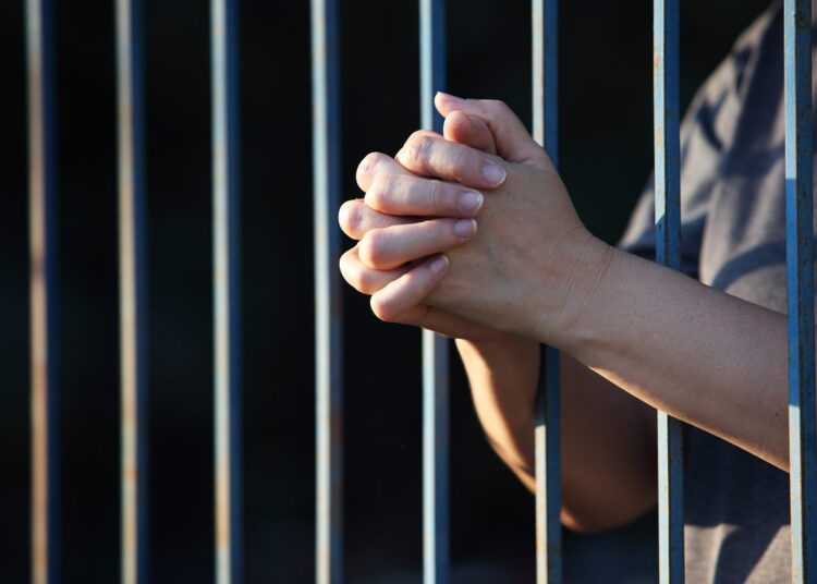 Își tortura bebelușul cu bricheta și mucuri de țigară. O mamă din Bălți, condamnată la închisoare