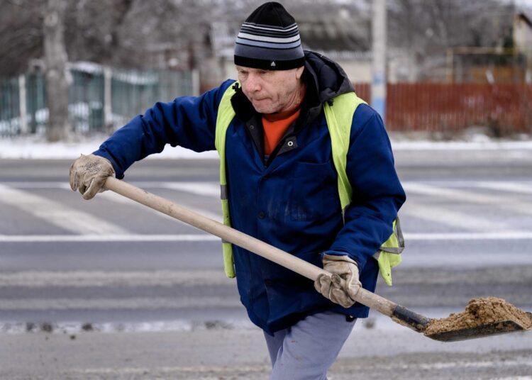 GALERIE FOTO // Munca drumarilor pentru siguranța rutieră în timpul ninsorilor
