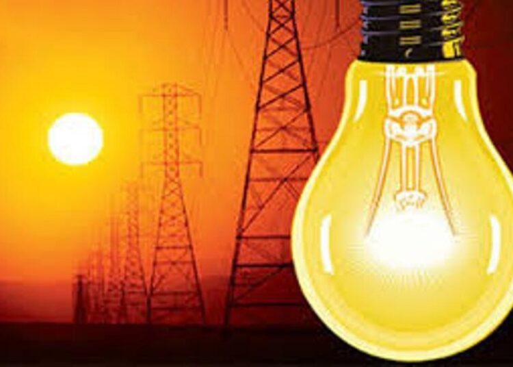 Noi scumpiri la energie? Premier Energy și FEE-Nord cer tarife mai mari la electricitate