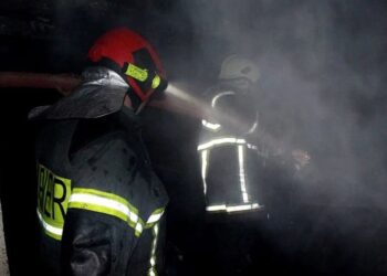 FOTO // Două incendii nocturne la Bălți: o femeie a suferit arsuri, iar o locuință a fost salvată în ultimul moment