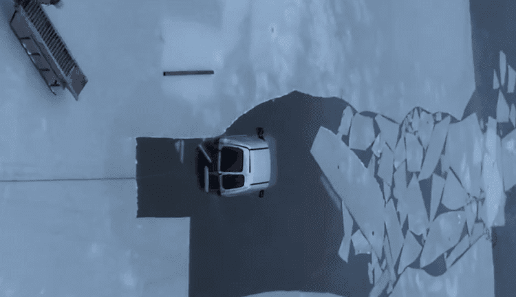 VIDEO // Mașina prăbușită sub gheața lacului Ghidighici ar fi fost scoasă din apă