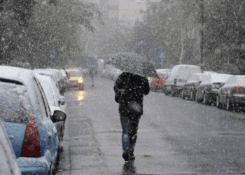 METEO // Vremea se răcește. Ninsori slabe în nordul țării