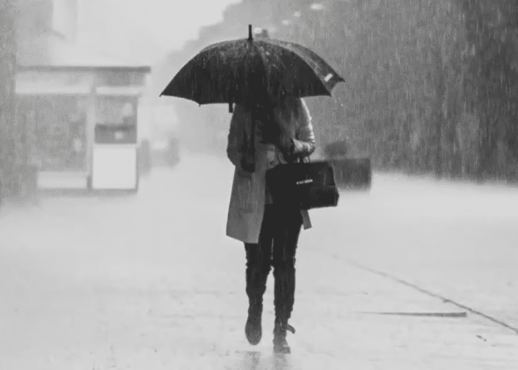 METEO // Săptămâna începe cu ploi și lapoviță slabă. Câte grade vor fi astăzi