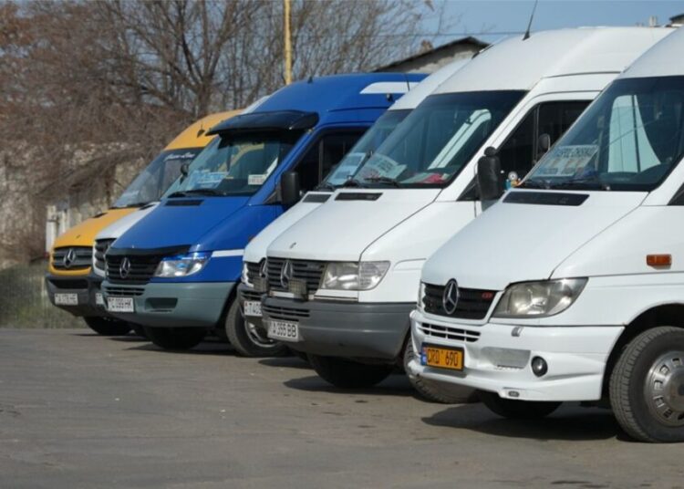 Protest la ANTA: transportatorii din nordul țării acuză inacțiuni față de cursele ilegale. Reacția instituției