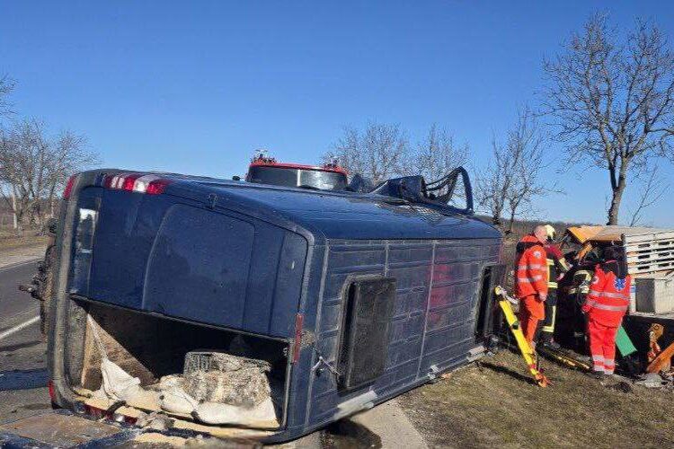 FOTO // Grav accident în raionul Strășeni. Două persoane și-au pierdut viața