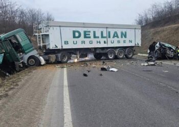 FOTO // Grav accident în raionul Soroca: un bărbat a decedat, iar o altă persoană este în stare gravă la spital