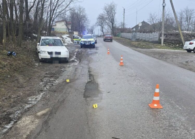 FOTO // Accident grav la Ocnița: O femeie a ajuns la reanimare după ce a fost lovită de o mașină