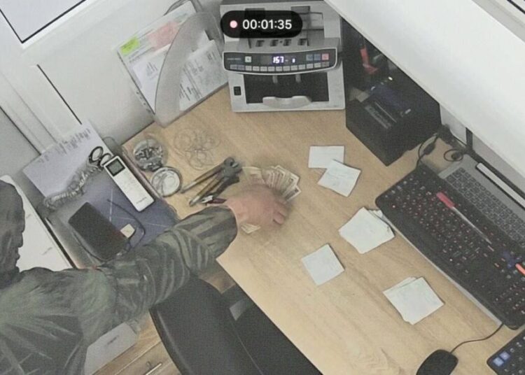 Мужчина, похитивший более 100 тысяч леев у микрофинансовой компании в Бельцах, задержан. Ему грозит до 10 лет лишения свободы