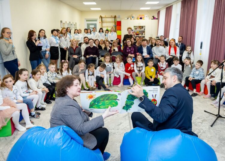 FOTO // La povești cu ministrul Culturii: 30 de mii de cărți noi vor ajunge în grădinițele din R. Moldova