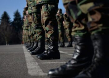 Au consumat droguri pe teritoriul unității militare. Doi militari în termen, condamnați la ore de muncă neremunerată în folosul comunității