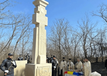 FOTO // Monument dedicat preoților deportați în Siberia și eroilor români, inaugurat la Otaci