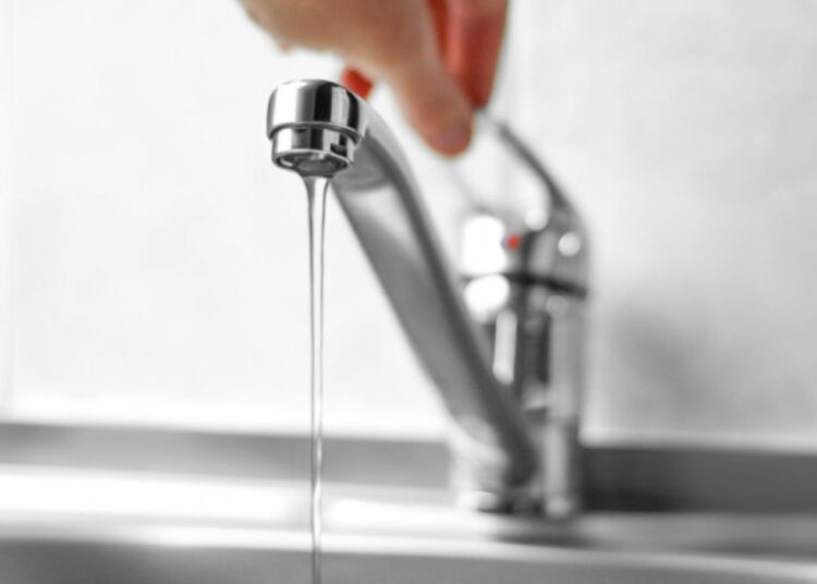 Unele cartiere din Bălți au rămas fără apă la robinet din cauza poluării de pe Nistru