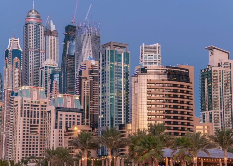 Dubaiul resimte efectele războiului din Orientul Mijlociu. Scăderi puternice pe piața imobiliarelor