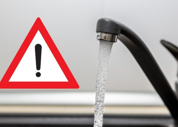 Apa revine la robinete însă poate fi folosită doar în scopuri menajere: „Este apă tehnică!”