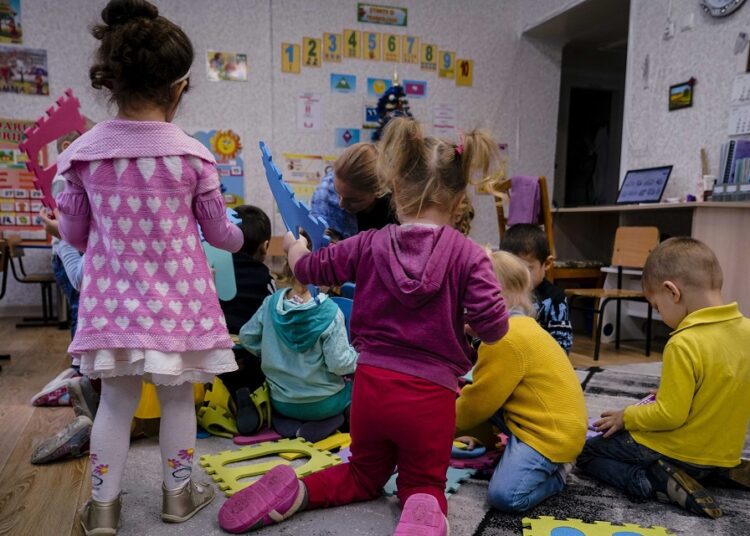 Procesul de înscriere a copiilor la grădinițe, simplificat de Guvern