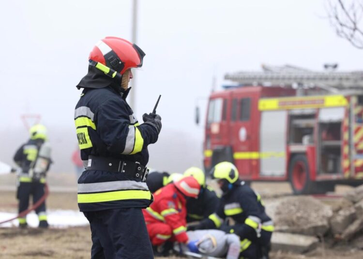 Imprudență în timpul fumatului și lumânare lăsată aprinsă: două incendii, soldate cu victime în nordul și centrul țării