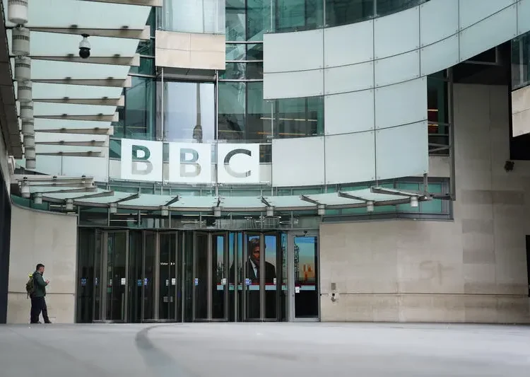 Schimbare la vârful BBC: Fostul șef al Google în Europa preia frâiele gigantului media britanic