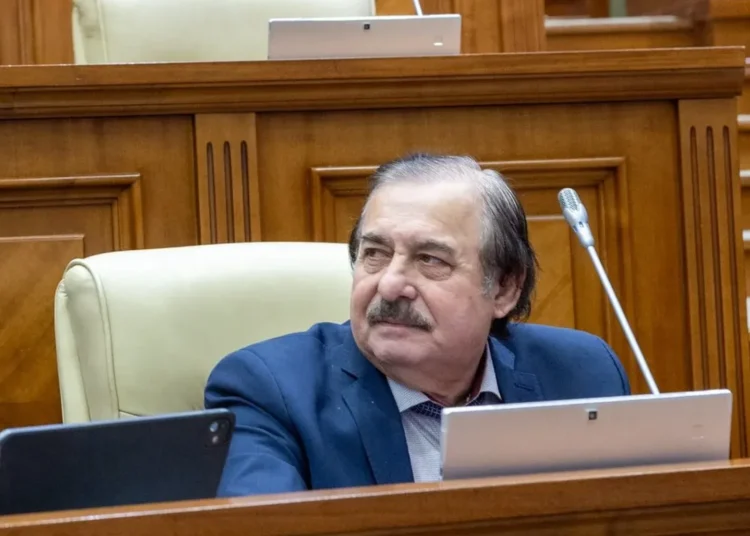 Nicolae Botgros demisionează din Parlament: „Nu mă simt în apele mele aici”