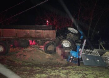 Tragedie la Ștefan Vodă: un bărbat a murit după ce s-a răsturnat cu tractorul