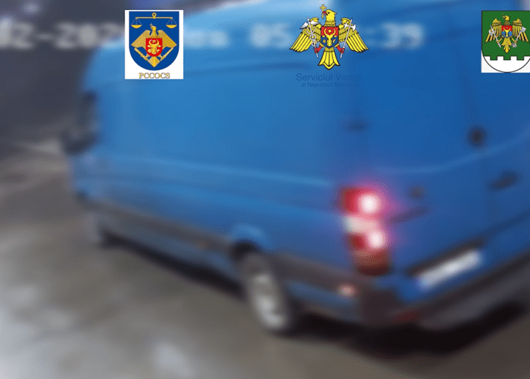 VIDEO // Contrabandă de proporții la Lipcani: 550.000 de țigări depistate la frontieră, trei persoane reținute